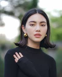 Having short hair creates the appearance of thicker hair and there are many types of hairstyles to choose from. Thai Actor Idol Girl Hairstyle Makeup Akiwarinda Davikah Short Hair Styles Hair Styles Hairstyle