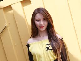 Vedi la nostra elkie selezione dei migliori articoli speciali o personalizzati, fatti a mano dai nostri negozi. Elkie Daily K Pop News