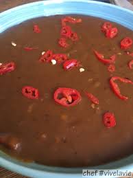 This vanilla custard sauce is served with our recipe for poached pears in red wine. Pindasaus Maken Antilliaans