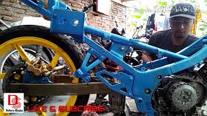 Andi menyebutkan, striping satria hiu warna kuning dan putih tembus sampai di angka rp 5 jutaan. Modifikasi Satria 2t Indonesia Kumpulan Satria Hiu Dan Satria Lumba Lumba Indonesia Part 1 By Richard Wantania