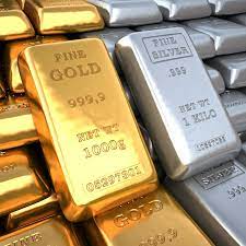 Let's compare the final results on a $10,000 investment over 12 years: Better Buy Silver Wheaton Corp Vs Royal Gold Inc The Motley Fool