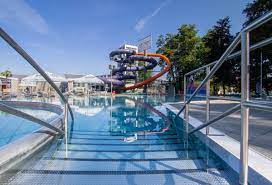 Přijďte ozkoušet účinky turčianské minerální vody, o které se říká, že je léčivá. Jedinecny Liecebny Aquapark Spa Aquapark Turcianske Teplice Sme My Turiec