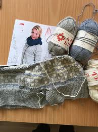 Nov 17, 2020 · knit 1 stitch as usual. Jakke Fra A Knit Story Livs Hobbyblog