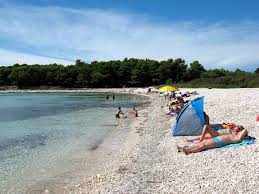 In questo post vi proponiamo la nostra top 10 delle migliori spiagge croate, dividendola per regioni, perché la croazia. Spiagge In Croazia