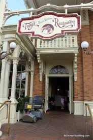 Review Tony S Town Square At Magic Kingdom The Disney Food Blog Tonys Town Square Restaurant Disney World Restaurants Magic Kingdom