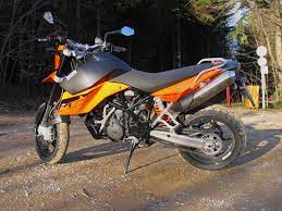 Ktm has taken the 990 supermoto wp suspension but modified the internals of the forks to take out some travel so the smt is a bit more composed on the road. Ktm 990 Supermoto