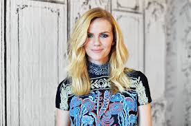 Decker was born in ohio and was discovered as teenager in a sporting mall with her first gig as a model for prom dresses. Brooklyn Decker On The Bachelorette Home Decor And Her Favorite Snac Architectural Digest