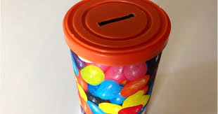 Merhaba arkadaşlar, bu videomda sizlere evde sihirli kumbara nasıl yapılır onu anlattım. Evdeki Malzemelerden Kumbara Yapimi En Iyi Hediye Fikirleri