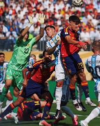La selección de España se proclamó campeona de la Copa Mundial de la FIFA  2026 tras vencer 1-0 a Argentina en la gran final disputada este domingo en  el estadio MetLife de