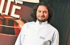 Cel mai interesant episod al ultimei ediții al emisiunii „chefi la cuțite a fost legat de chef florin dumitrescu. Ce Se IntamplÄƒ De Fapt In Culisele Chefi La CuÈ›ite Florin Dumitrescu A Recunoscut ProducÄƒtorul È›ipÄƒ Mereu La Noi Impact