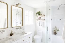 25 White and Gold Bathrooms to Create a Glam Look