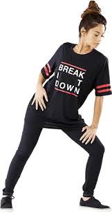 Look tropical, achat casquette baseball femme et homme fantaisie sélection hip hop honour modèle hawaii maui création streetwear efficace avec son print de fleurs exotiques roses et rouges dans un feuillage de palmier. Lookbook Decathlon Dance Danse Urbaine Femme