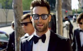 Maroon 5 S Sugar Controversy Helps Push Adam Levine S Band Atop Billboard Charts Maroon 5 Adam Levine Maroon 5 Lyrics