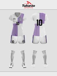 Em 1969 o futebol feminino voltou a ser realizado na inglaterra, motivo pelo qual começou a se expandir fora do seu território. Esportivo Futebol Feminino Tubarao Sports