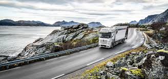 Pe autostrada se interzice invatarea conducerii vehiculelor si incercarea prototipurilor de sasiuri si autovehicule. DistanÈ›e NesfarÈ™ite Camioane Puternice Actros 2563 Distribuie Alimente È™i Bunuri De Larg Consum In Nordul Norvegiei Roadstars