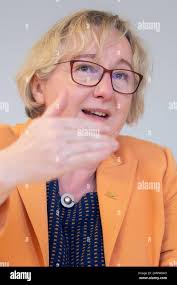 Bauer art hi-res stock photography and images