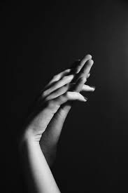 парень и девушка держатся за руки в машине фото I Love When Are Fingers Are Entwined And You Look Down And Take In The Moment Love Pinterest