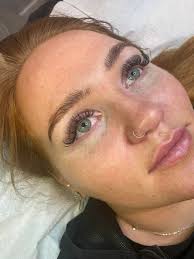 I'm looking for a lash artist to do a full hybrid set and that has  experience with people who have VERY sensitive eyes! TIA 🫶🏼