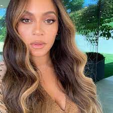 The best gifs are on giphy. Beyonce S Hair Color With Money Piece Highlights Popsugar Beauty