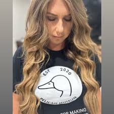 Dear Santa, I want lashes and blowouts and money pieces and brow tints.