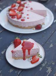 Heute bleibt der ofen aus, denn wir backen einen herrlichen kühlschrankkuchen! Erdbeer Joghurt Mousse Torte Ohne Backen Rezeptideen Mit Erdbeeren