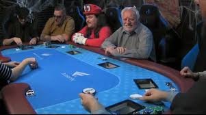 Hide The Pain Harold Plays Poker Live Now D 9gag