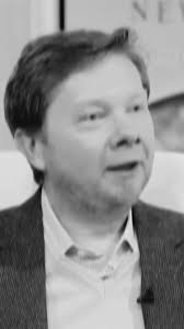 Does your pet get you out of your head? 💞 *Video credit: OWN, YT Eckhart  Tolle #atouchofmoxy #love #petsarefamily #animallovers