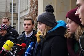 Sie selbst führt jedoch ein privilegiertes leben und ist schon um die welt gereist. Ein Schlag Ins Gesicht Klimareporter