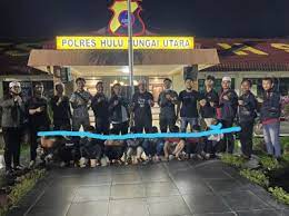 Tindakan amoral itu disebut telah dilakukan beberapa kali oleh sebagian pelaku sejak awal tahun. Dicekoki Miras Gadis 17 Tahun Digilir 9 Pemuda Kalselpos