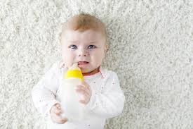 Wie Viel Und Was Sollte Mein Baby Trinken Babymarkt De