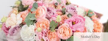 Our designer will help you choose your sweet 16 centerpiece and party favor colors. Florist In Willenhall Buttercups And Daisies Flower Delivery Willenhall