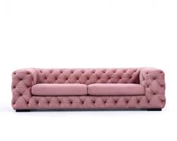 The fitzgerald packs all the classic chesterfield sofa style in with an updated taller sloped back and softer sit to add to the traditional details. Chesterfield Couch Velvet