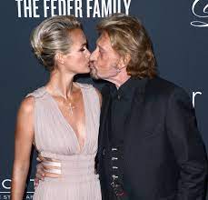 En 2008, la jeune femme commettait l. Laeticia Hallyday Folle Amoureuse D Un Tres Jeune Et Tres Sexy Johnny Puretrend