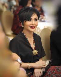Tren potongan rambut selalu berubah setiap tahunnya. 10 Model Rambut Pendek Ala Penyanyi Indonesia Segar Makin Menawan