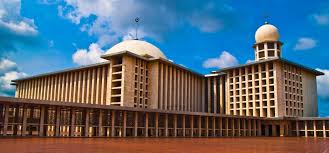 Selain megah, masjid negara malaysia juga dikenal sebagai masjid terbesar di malaysia karena mampu menampung sekitar 15.000 jamaah. Masjid Istiqlal Jakarta Kemegahan Masjid Terbesar Di Asia Tenggara Jakarta