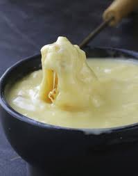 Recette De Fondue Savoyarde Au Fromage Recette Recette Fondue Savoyarde Recette Fondue Fondue Savoyarde