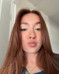 Veronica Carroll's Instagram, Twitter & Facebook