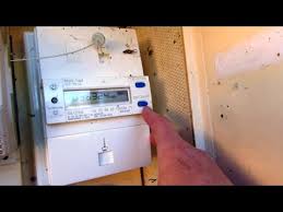 L'option heures creuses / heures pleines du tarif réglementé a été instaurée afin d'harmoniser la consommation nationale, et ainsi optimiser la production de l'énergie. Comment Relever Son Compteur D Electricite Heures Pleines Heures Creuses Youtube