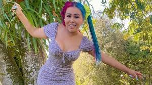 Un día antes de al fiesta y recién llegada a la ciudad, la mujer publicó. Desnudo De Yina Calderon Provoca Burlas Y Criticas Kienyke