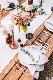 The Festive Season Is Quickly Coming Up And Planning The Table Settings In Advance Makes The Holidays More Spe Thanksgiving Table Settings Table Table Settings