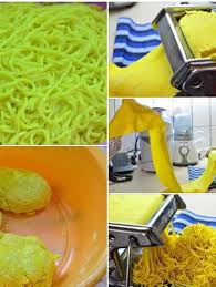 Nasi kuning memang menarik bagi semua orang karena dari segi warnanya yang kuning cerah dan memiliki aroma harum. Resepi Mee Kuning