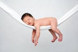 En effet, les lessives traditionnelles peuvent contenir des substances allergisantes issues des parfums ou sensibilisantes comme la benzisothiazolinone et la méthylisothiazolinone. Comment Choisir La Lessive Bebe Ideale Mon Avis Pour Ne Pas Se Tromper