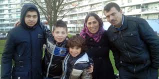 Denn das jugendamt habe neben dem schutzauftrag für das kind auch die kompetenz, hilfestellungen zu geben. Diskurs Um Kinderschutz Turkische Eltern Wehren Sich Taz De