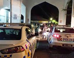 Adakah anda memerlukan pinjaman cepat dengan kadar faedah yang relatif rendah serendah 2% ?, cari lagi kerana linda moore firma pinjaman menawarkan pinjaman perniagaan, pinjaman peribadi, pinjaman rumah, pinjaman kereta, pinjaman pelajar, pinjaman penyatuan hutang e.t.c. Dua Lelaki Cuba Perdaya Polis Ditahan