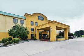 This hotel features an indoor pool, this la quinta inn & suites lexington south/hamburg hotel is a 20 mintues' drive from the university of kentucky and rupp arena. La Quinta Inn Suites Lafayette Home Facebook