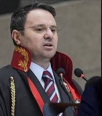 bir alex degil guntekin"