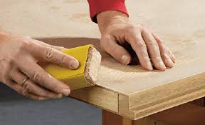 ترميم الأبواب الخشبية في المنزل ثلاث طرق بسيطة نسبي ا ترميم الباب الخشبي بأيديهم ترميم الطلاء وإصلاح السطح افعل ذلك بنفسك ترميم الأبواب الخشبية القديمة