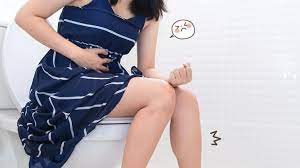 Sepasang paha montok tercetak jelas dari rok biru tua panjang nan ketat yang dipakainya. 4 Penyakit Ini Ternyata Muncul Karena Gangguan Asam Lambung Orami