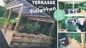 Terrasse Aus Paletten Selber Bauen Palettenmobel Europaletten Diy In 2020 Pallet Garden Photo Wall Collage Pallets Garden