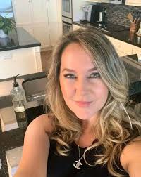 Let's all help Erin to spread her wings even more! Leave a comment for the  city, state, and venue that you would like to see her playing at nearest to  you. If